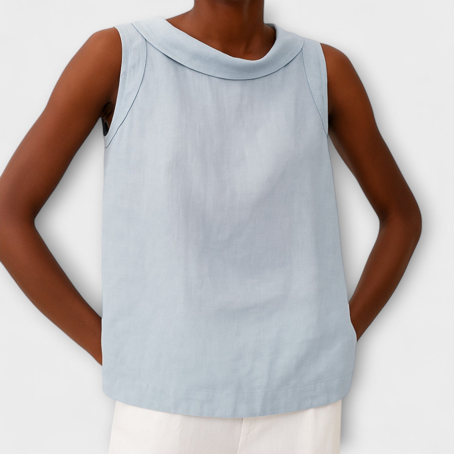 Elyra – Tidlös ärmlös topp med feminin elegans