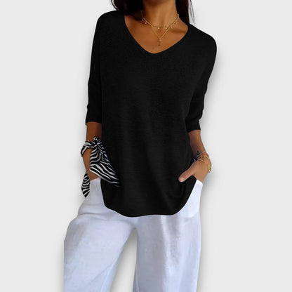 Amira  – Elegant topp med V-ringning