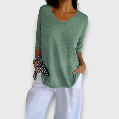 Amira  – Elegant topp med V-ringning