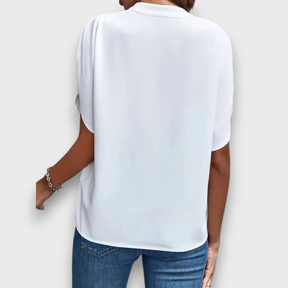 Auréline – V-ringad blus med förfinad drapering
