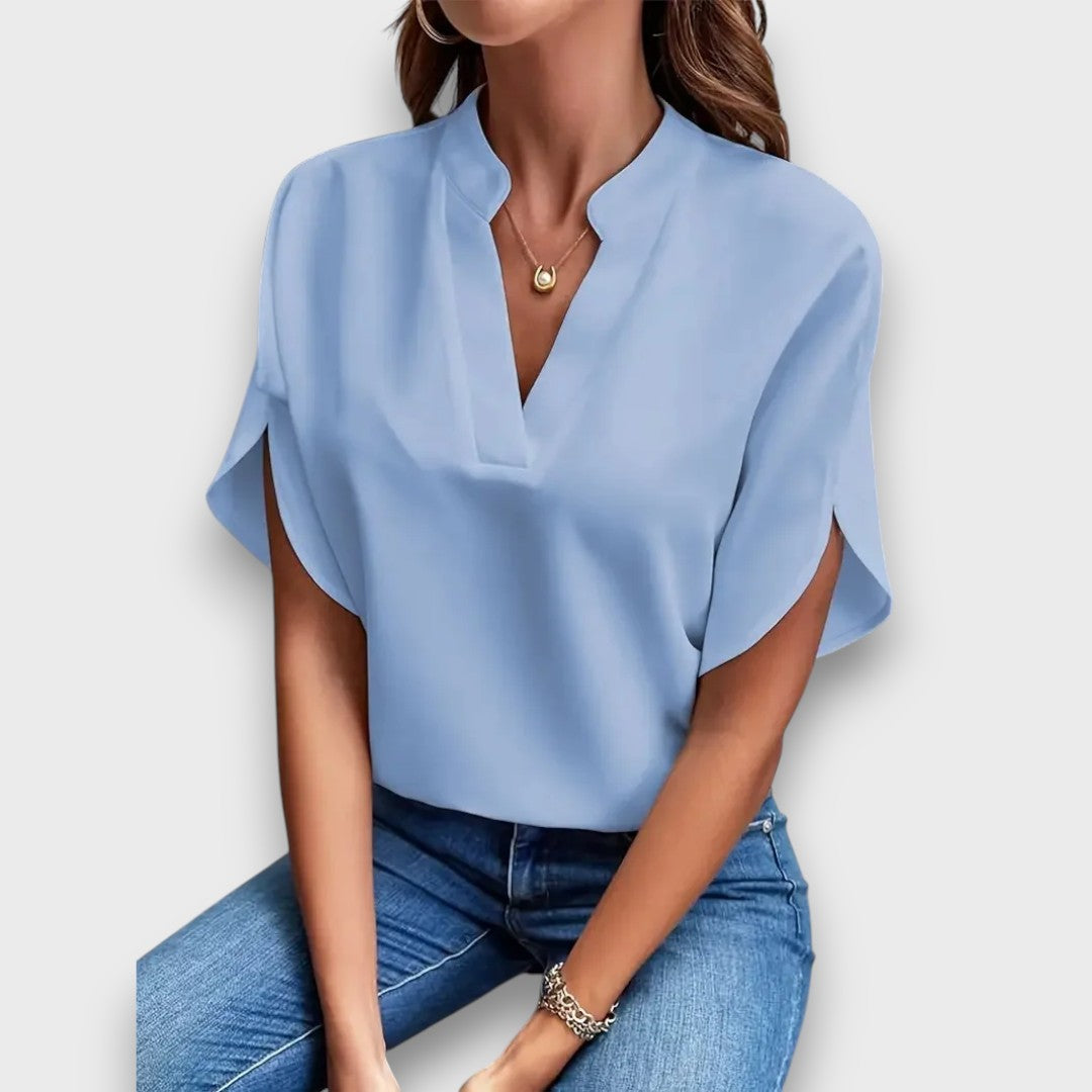 Auréline – V-ringad blus med förfinad drapering