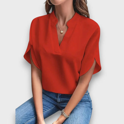 Auréline – V-ringad blus med förfinad drapering