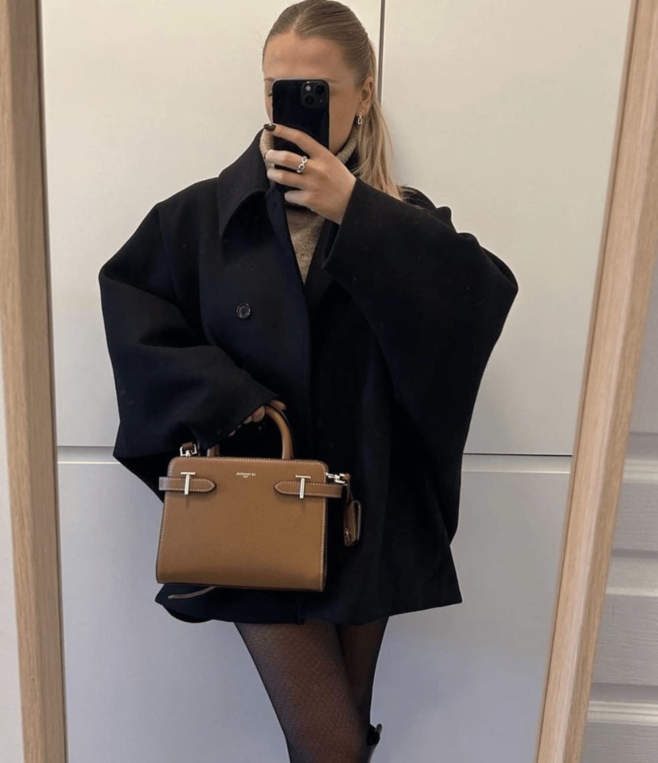 Norréa – tidlös elegans i en modern oversized kappa